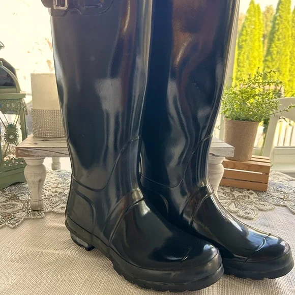 Hunter Black Tall Rain Boots size 7 - Picture 2 of 6